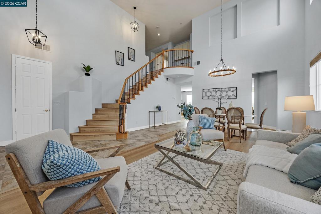 2671 Torrey Pines Dr