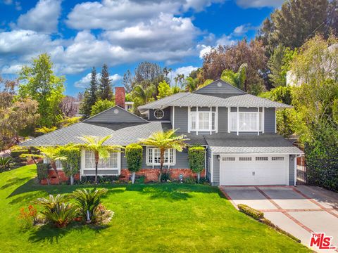 Photo of 3690 Crownridge Drive, Sherman Oaks, CA 91403 (MLS # 25583321)