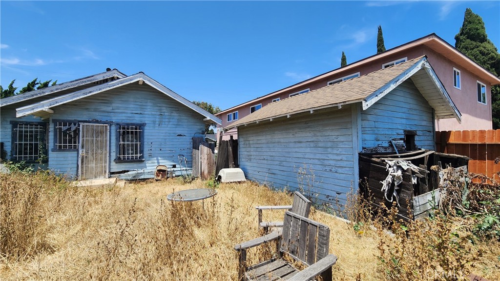 2030 E 15th