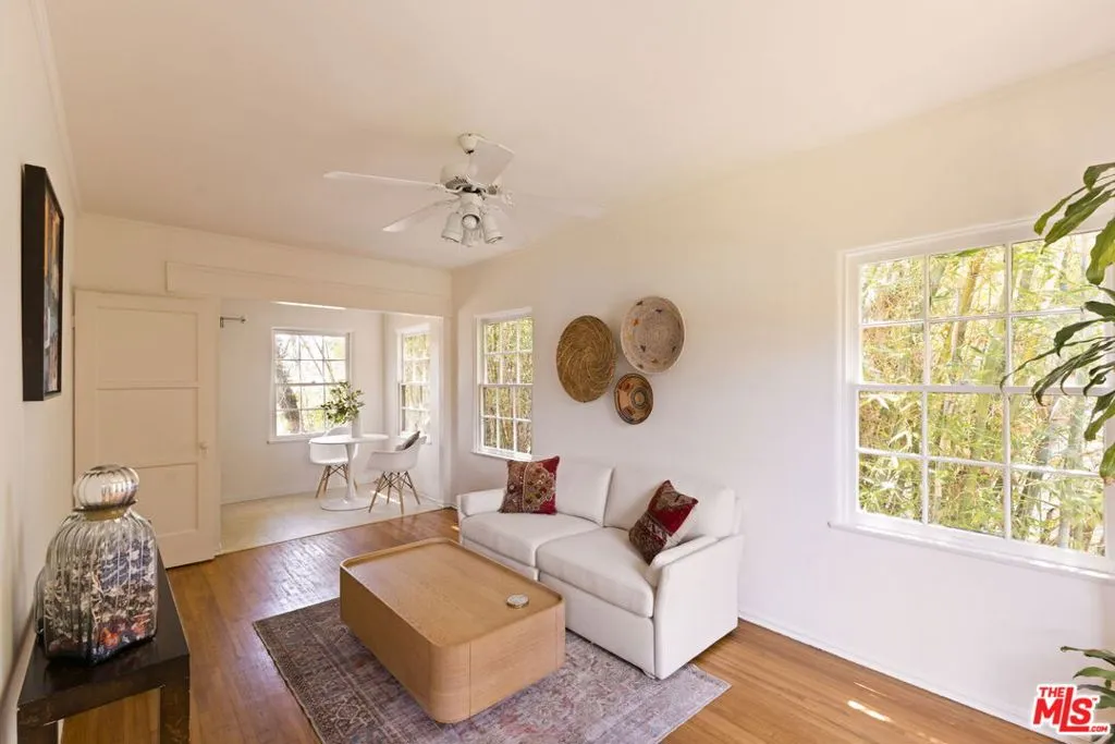 Santa Monica, California 90402, United States, 4 Bedrooms Bedrooms, ,4 BathroomsBathrooms,Residential,Pending,183032