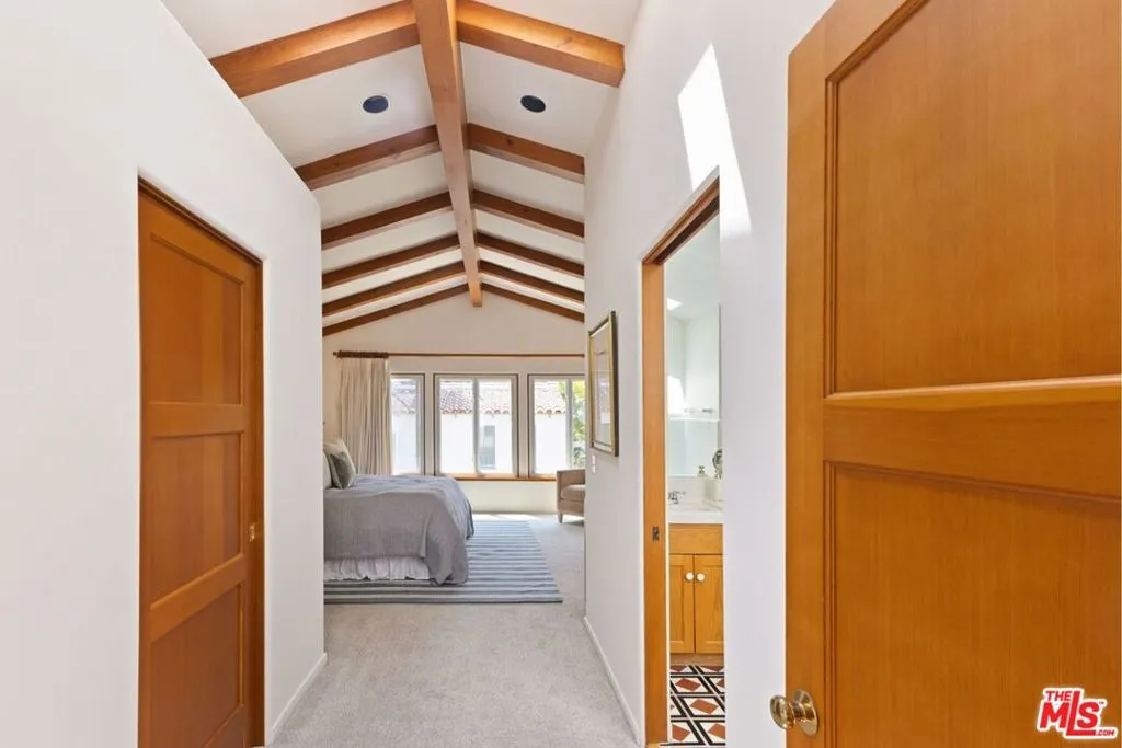 Santa Monica, California 90402, United States, 4 Bedrooms Bedrooms, ,4 BathroomsBathrooms,Residential,Pending,183032