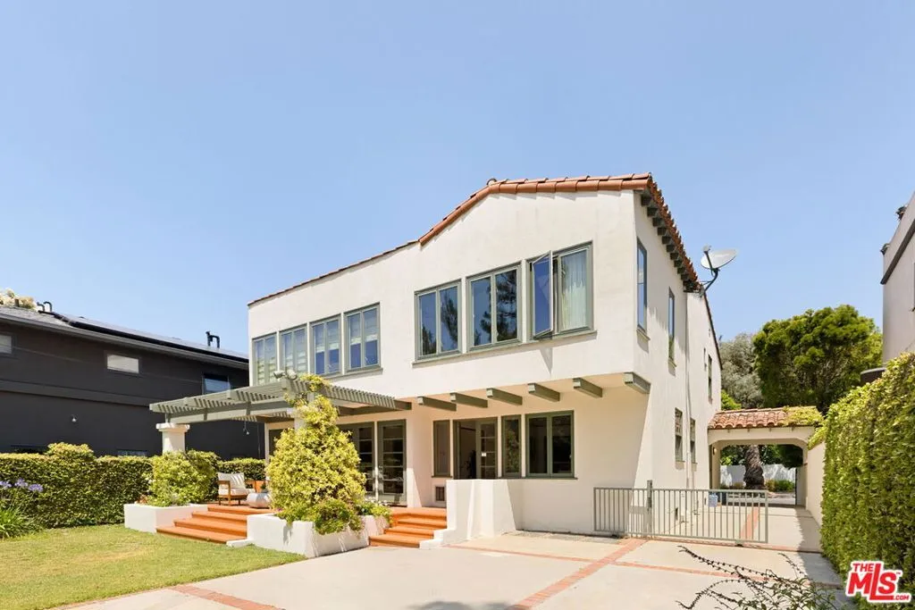 Santa Monica, California 90402, United States, 4 Bedrooms Bedrooms, ,4 BathroomsBathrooms,Residential,Pending,183032