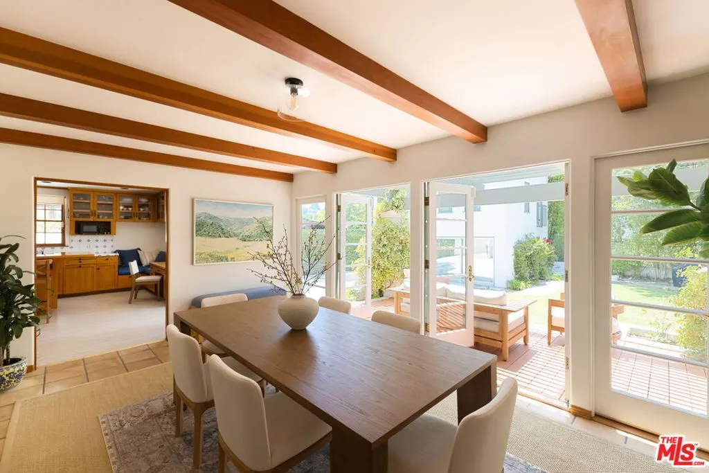 Santa Monica, California 90402, United States, 4 Bedrooms Bedrooms, ,4 BathroomsBathrooms,Residential,Pending,183032