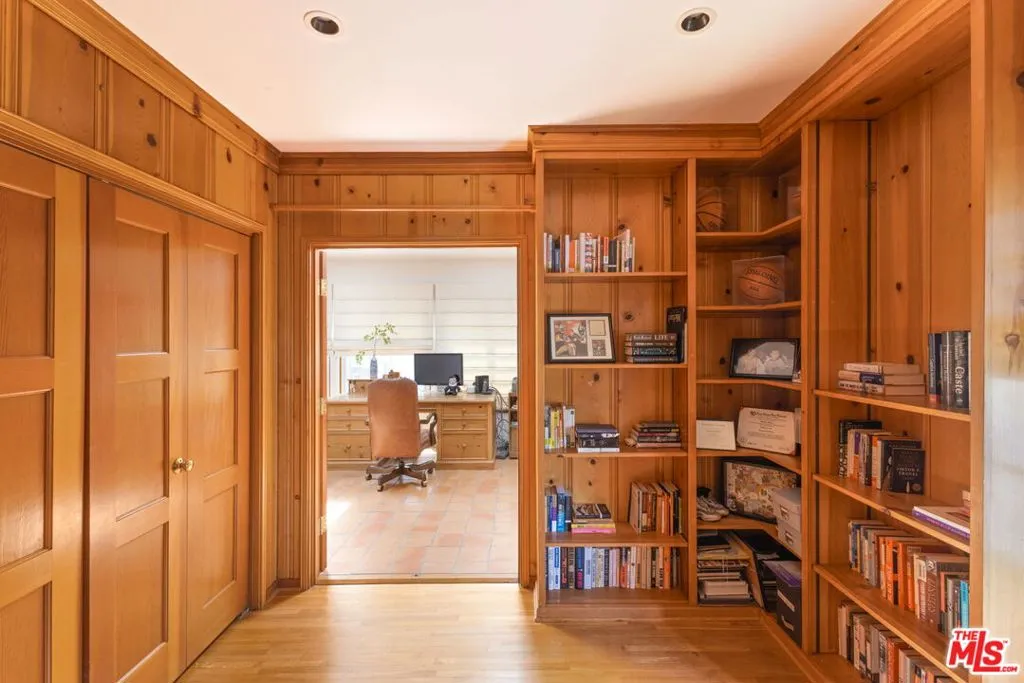 Santa Monica, California 90402, United States, 4 Bedrooms Bedrooms, ,4 BathroomsBathrooms,Residential,Pending,183032