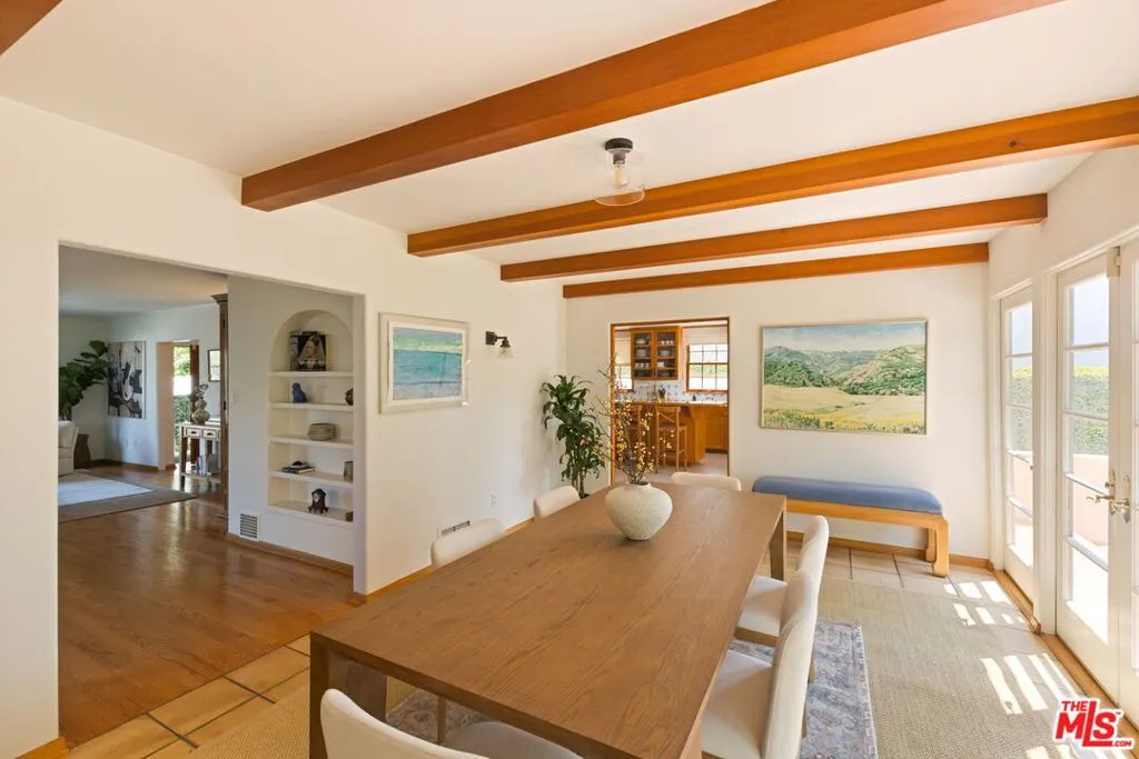 Santa Monica, California 90402, United States, 4 Bedrooms Bedrooms, ,4 BathroomsBathrooms,Residential,Pending,183032