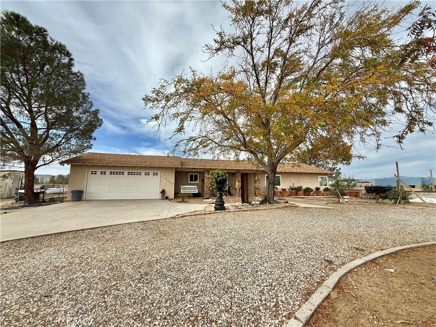 Welcome to this beautiful 3-bedroom, 2-bath ranch-style home, perfectly situated on a spacious acre in a quiet Lancaster neighborhood. This property offers plenty of room for your family, along with generous parking space—ideal for work trucks, recreational vehicles, or all your toys.
Enjoy the peaceful, open surroundings while still being conveniently close to shopping centers and schools. Plus, you’ll love the added bonus of saving on your water bill when renting this charming and well-maintained home. Contact Me Now for a Private Showing