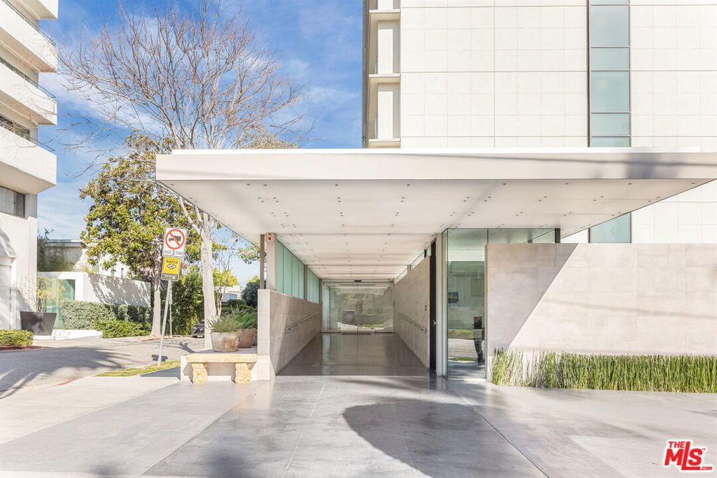 Photo of 818 N Doheny Drive #607, West Hollywood, CA 90069 (MLS # 25596199)