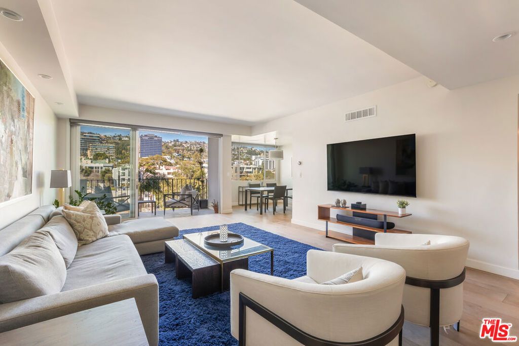 Photo of 818 N Doheny Drive #607, West Hollywood, CA 90069 (MLS # 25596199)