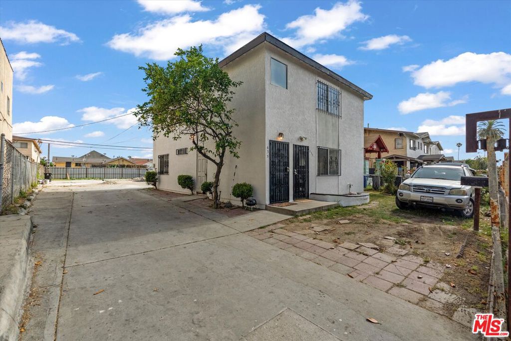 633 W 75th Street