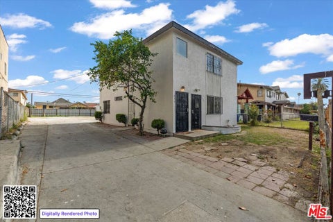 Photo of 633 W 75th Street, Los Angeles, CA 90044 (MLS # 26832661)