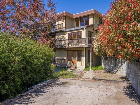 Photo of 2004 Ocean Street St, Santa Cruz, CA 95060 (MLS # ML82038528)