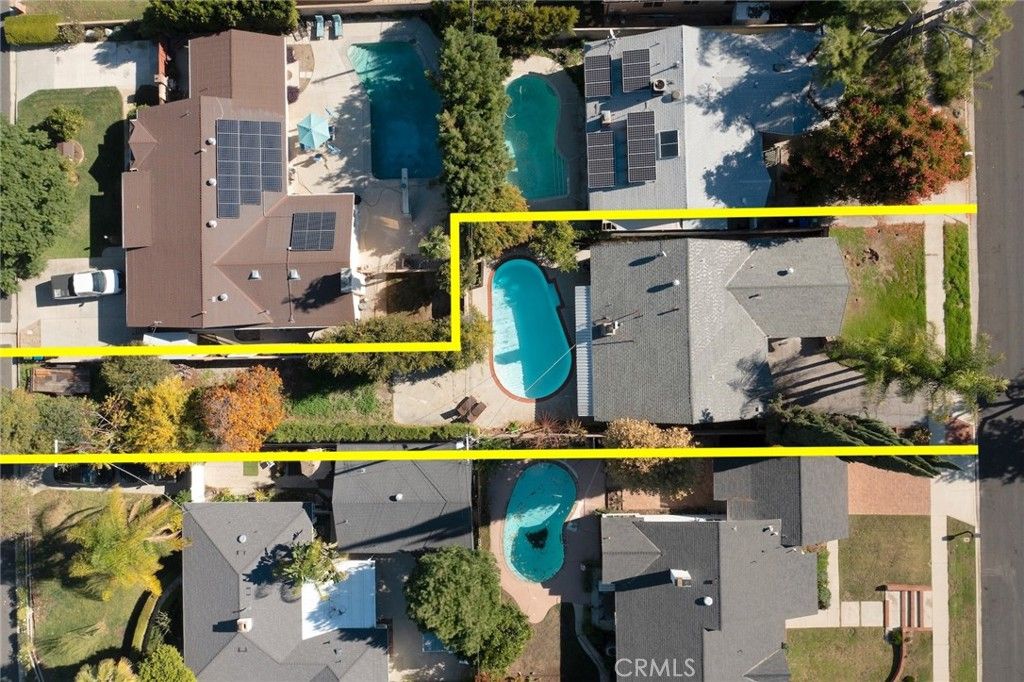 Photo of 22727 Collins, Woodland Hills, CA 91367 (MLS # SR25270907)