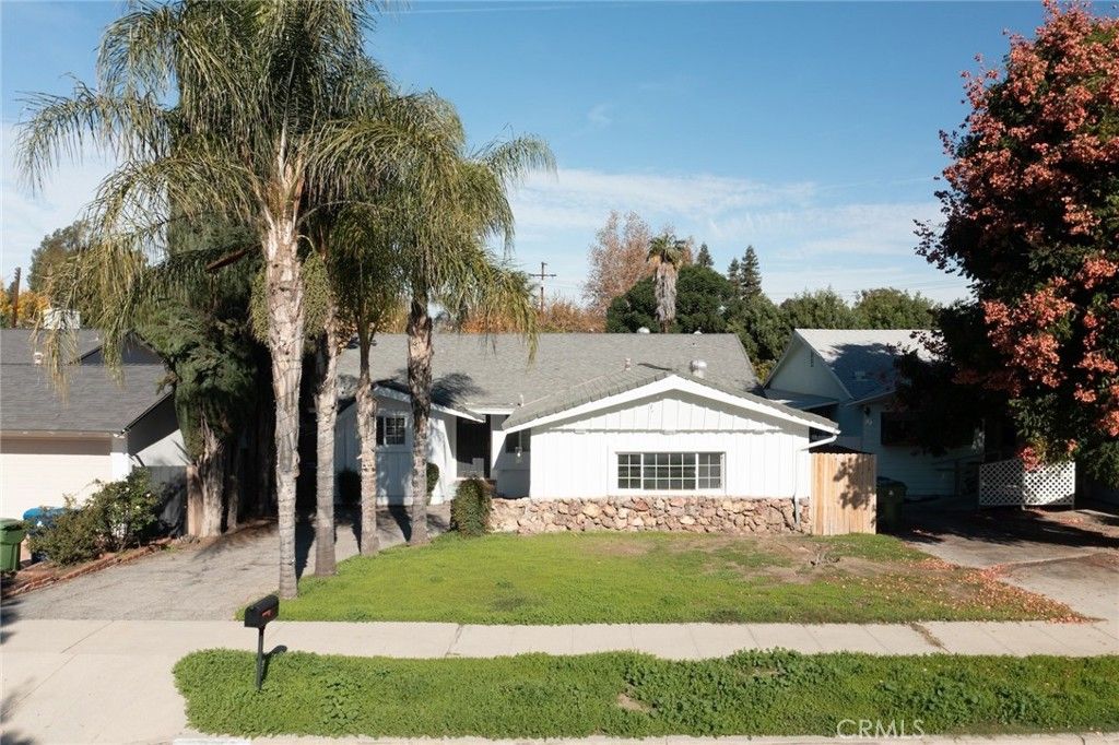 Photo of 22727 Collins, Woodland Hills, CA 91367 (MLS # SR25270907)
