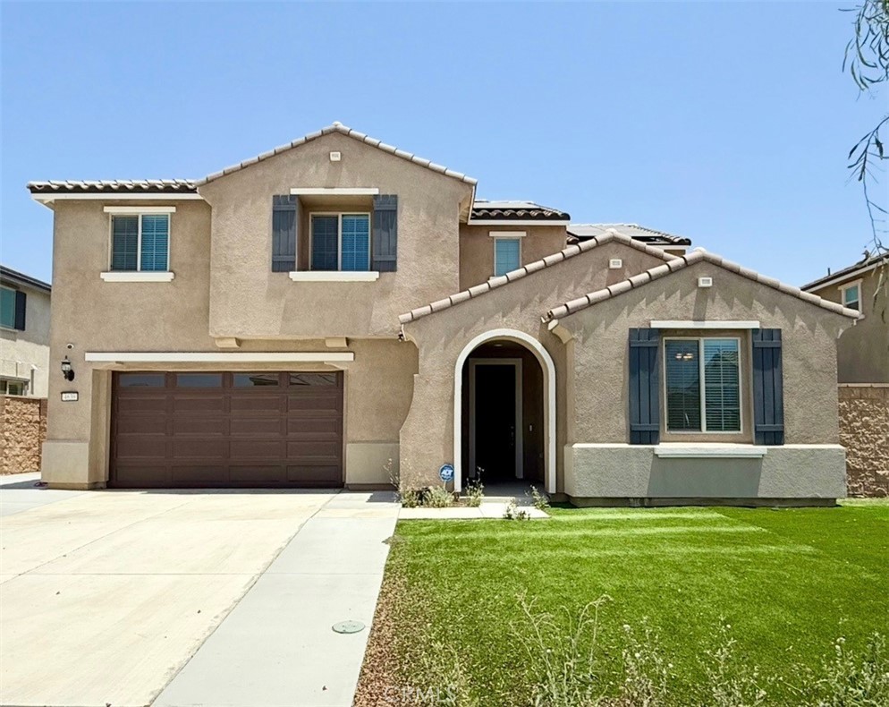 Beautiful 5-Bedroom Home for Lease in May Ranch, Perris!
Welcome to 4639 Eagle Avenue — a spacious 5-bedroom, 3-bathroom home located in the desirable May Ranch community. This modern two-story home offers an open floor plan with stylish luxury vinyl plank flooring throughout the main living areas.
The bright entryway opens to a large great room, ideal for gatherings and everyday living. The kitchen features white cabinetry, quartz countertops, a center island with breakfast bar, a built-in oven with microwave above, a gas cooktop, and ample storage.
A downstairs bedroom and full bathroom provide flexibility for guests or a home office. Upstairs includes a generous loft area, a spacious primary suite with dual vanities, soaking tub, separate shower, and walk-in closet. All bedrooms are well-sized with natural light.
Additional features include an upstairs laundry room, energy-efficient windows, an attached 3-car garage, and a landscaped front yard with a private backyard.
Conveniently located near schools, parks, shopping, and with easy access to the I-215, Highway 74, and I-15 freeways for commuting throughout the Inland Empire.