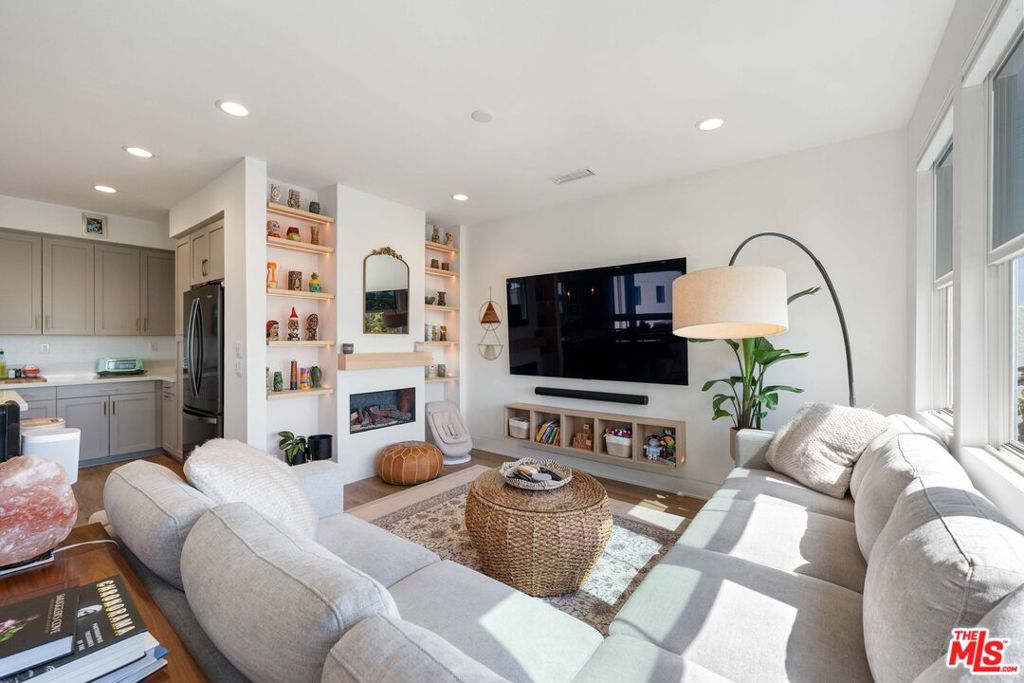 2911 Exposition Place 1, Los Angeles CA 90018