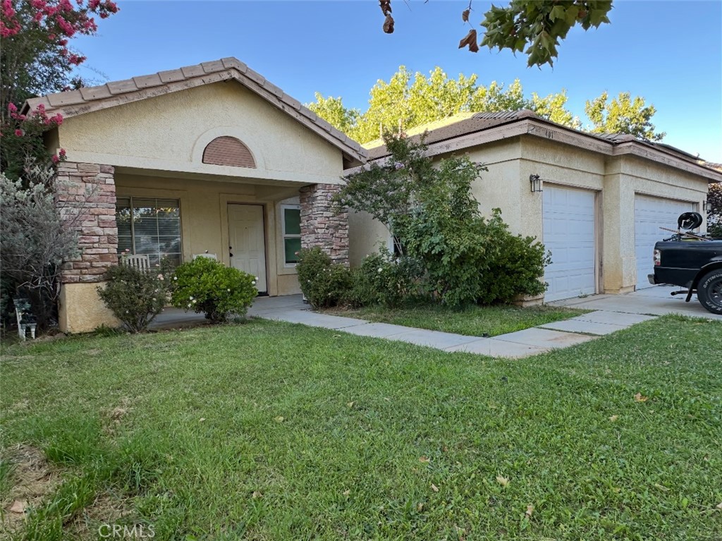Welcome to this charming residence located in the vibrant city of Palmdale! This spacious home features four bedrooms and two bathrooms, perfect for families or anyone seeking extra space. With a three-car garage, you'll have plenty of room for vehicles and additional storage.
The property is ready for you to make it your own, offering a fantastic opportunity to unleash your creativity with a little imagination and TLC, this house can be transformed into your dream home. Don't miss out on this incredible opportunity to invest in your future in a desirable neighborhood!