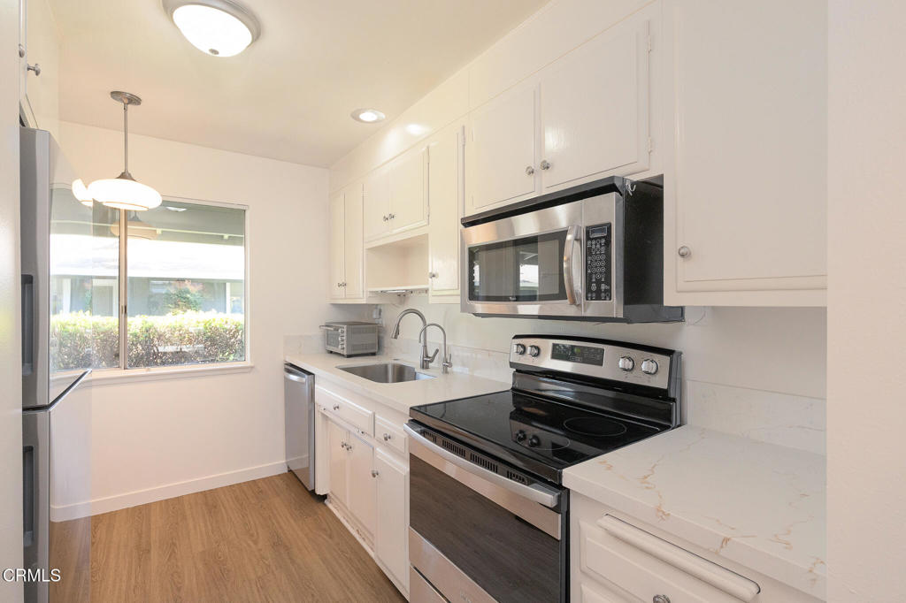 130 E Alta Green