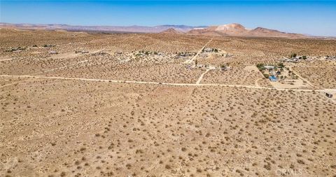 Photo of 1 Desert Highland Parkway, Rosamond, CA 93560 (MLS # HD26013173)