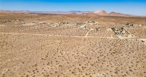 Photo of 1 Desert Highland Parkway, Rosamond, CA 93560 (MLS # HD26013173)