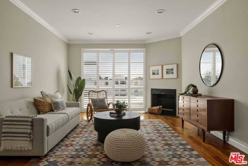 837 N Hudson Avenue 402, Los Angeles CA 90038