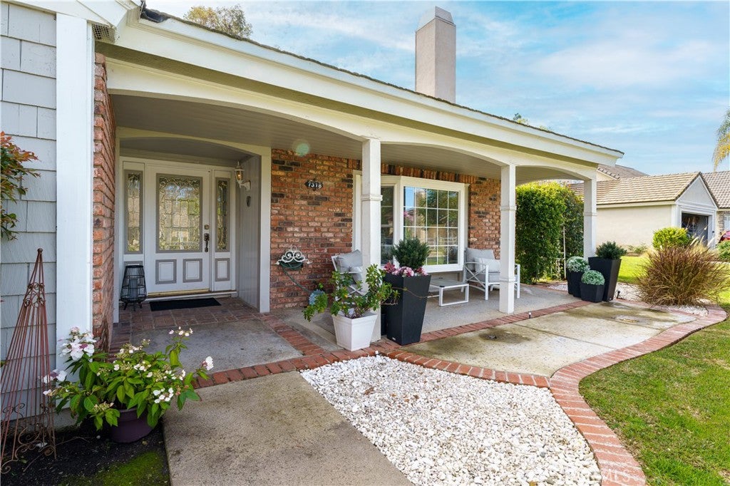 7318 E Cambria