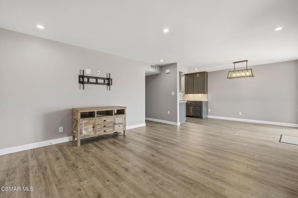 150 E Los Angeles Avenue 308