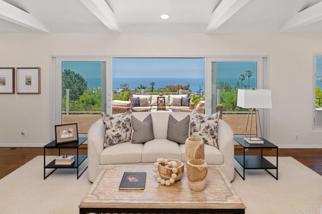 1420 La Jolla Knoll
