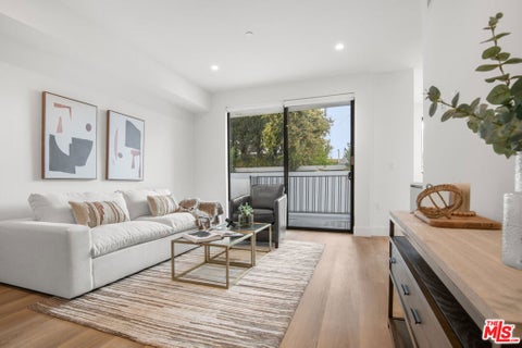 Photo of 8326 Blackburn Avenue #202, Los Angeles, CA 90048 (MLS # 26103973)