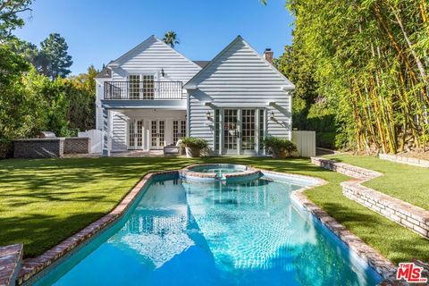 Photo of 1248 N Wetherly Drive, Los Angeles, CA 90069 (MLS # 26841429)