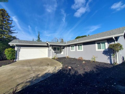Photo of 2420 Tomar Ct, Pinole, CA 94564 (MLS # 41126258)