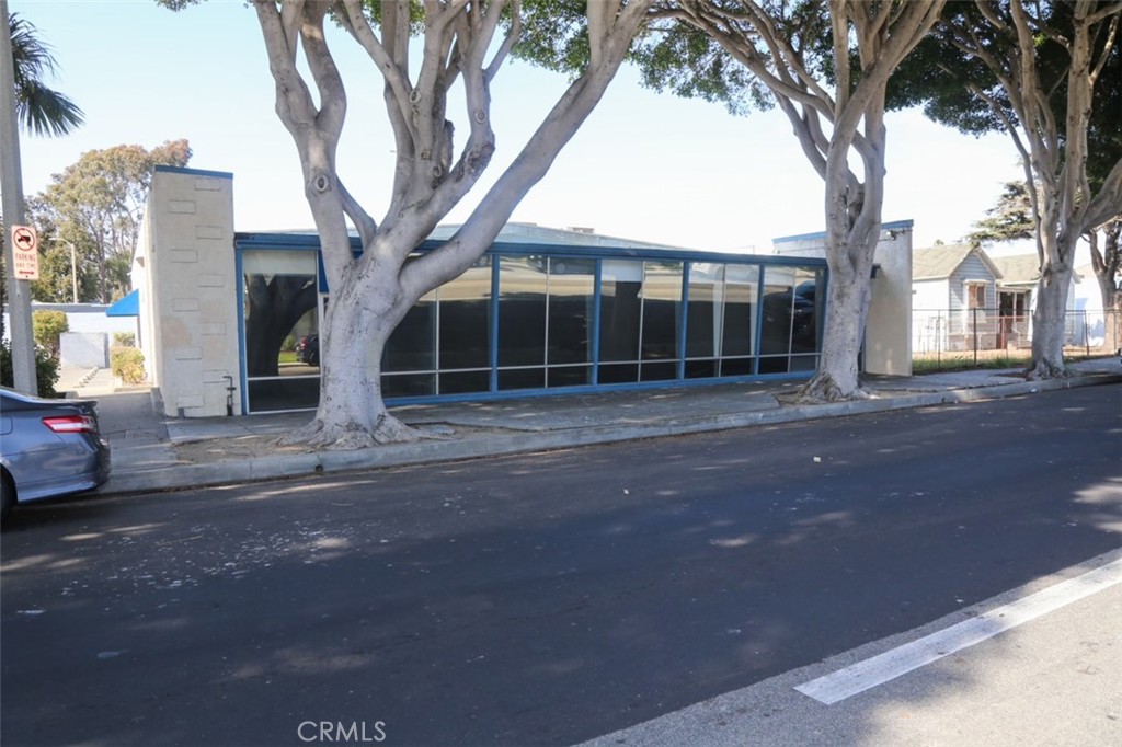 237 W Hueneme
