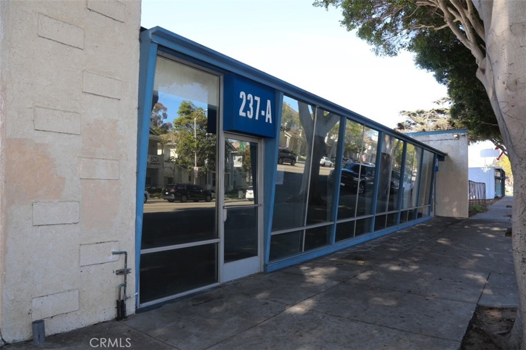 237 W Hueneme
