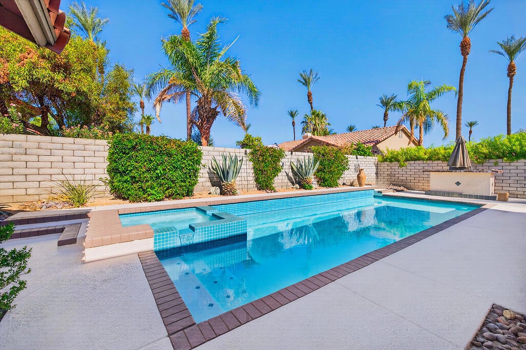 137 Courtside Drive
