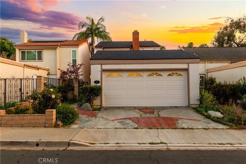 Photo of 54 Willow Tree Ln, Irvine, CA 92612 (MLS # OC26183450)