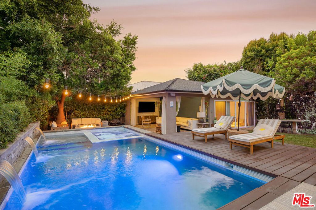 Photo of 651 N Kilkea Drive, Los Angeles, CA 90048 (MLS # 25575261)