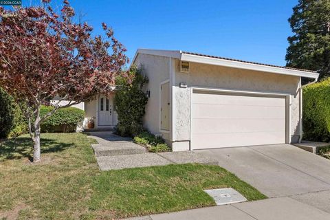 Photo of 1097 Camino Verde Cir Cir, Walnut Creek, CA 94597 (MLS # 41129709)