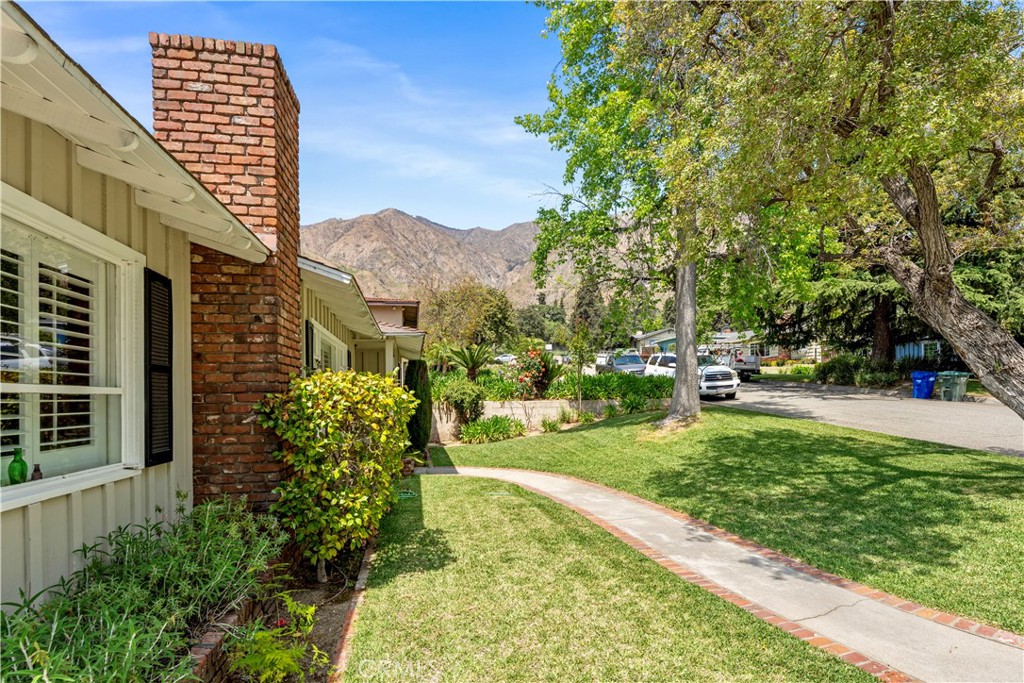 461 Crestvale Drive