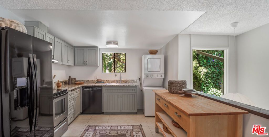 listing image 130723556433553815236