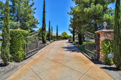 Photo of 39520 Colleen Way, Temecula, CA 92592 (MLS # ND26137538)