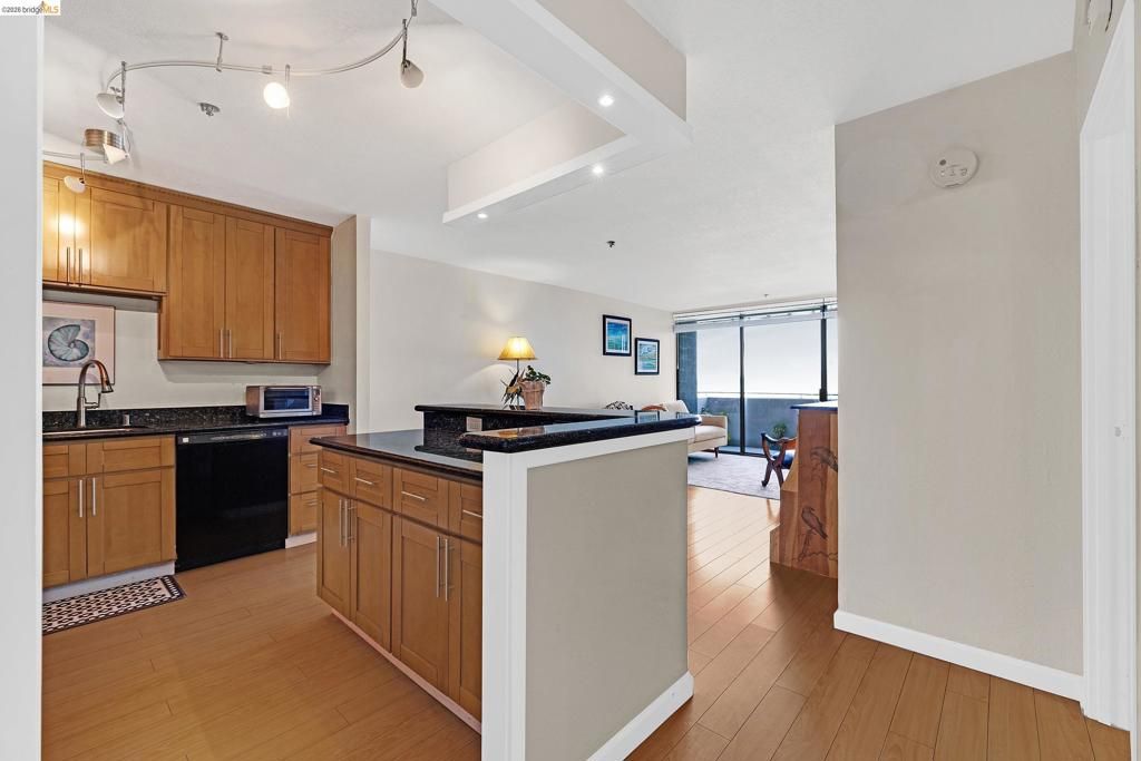 Photo of 555 Pierce St St #526, Albany, CA 94706 (MLS # 41131511)