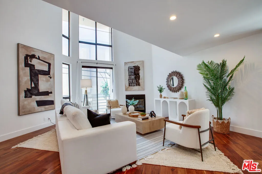 Los Angeles, California 90049, United States, 3 Bedrooms Bedrooms, ,4 BathroomsBathrooms,Residential,Active,184613