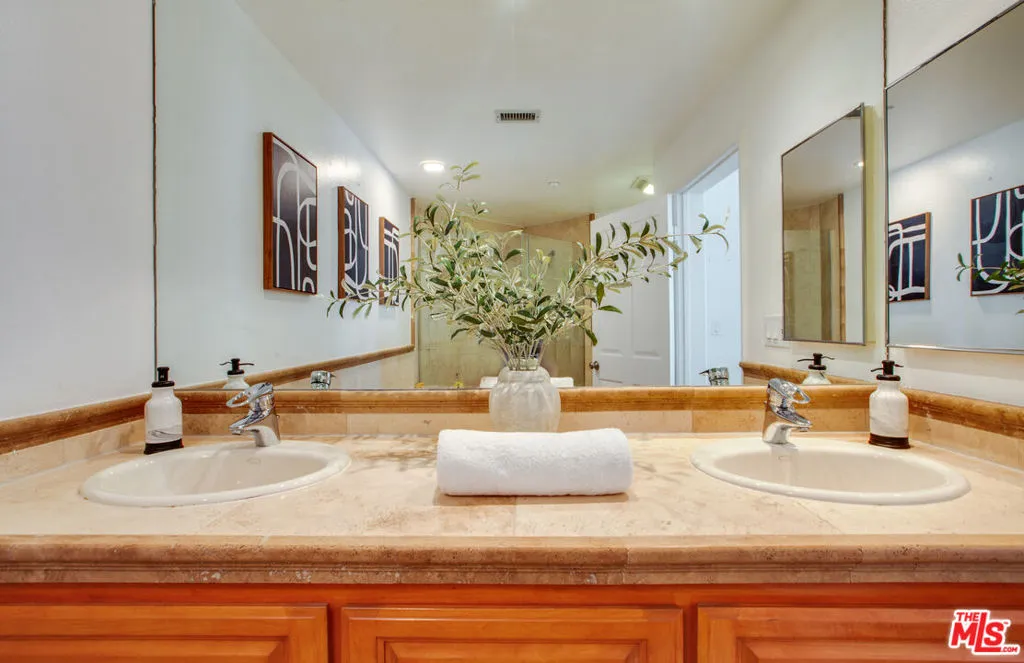 Los Angeles, California 90049, United States, 3 Bedrooms Bedrooms, ,4 BathroomsBathrooms,Residential,Active,184613