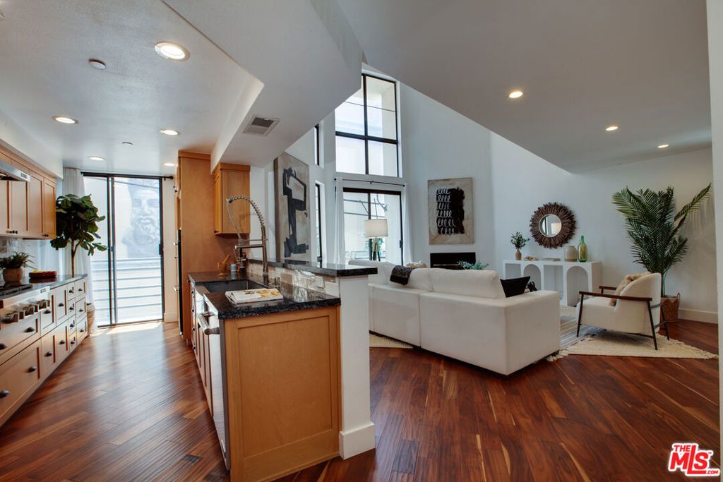 Photo of 12000 Goshen Avenue #107, Los Angeles, CA 90049 (MLS # 25573647)