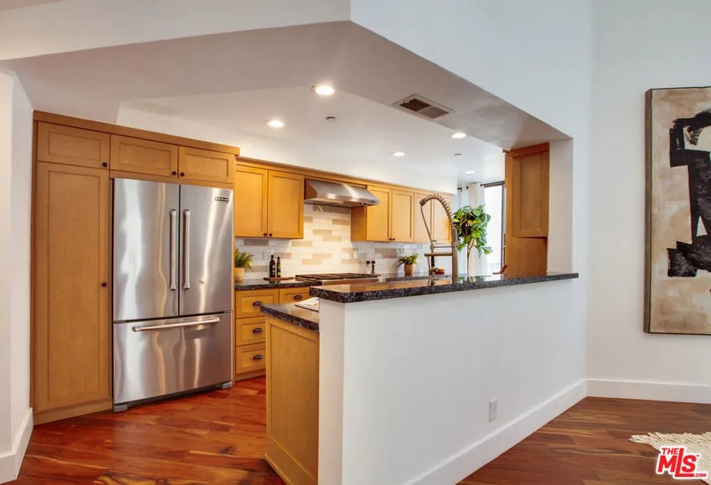 Los Angeles, California 90049, United States, 3 Bedrooms Bedrooms, ,4 BathroomsBathrooms,Residential,Active,184613