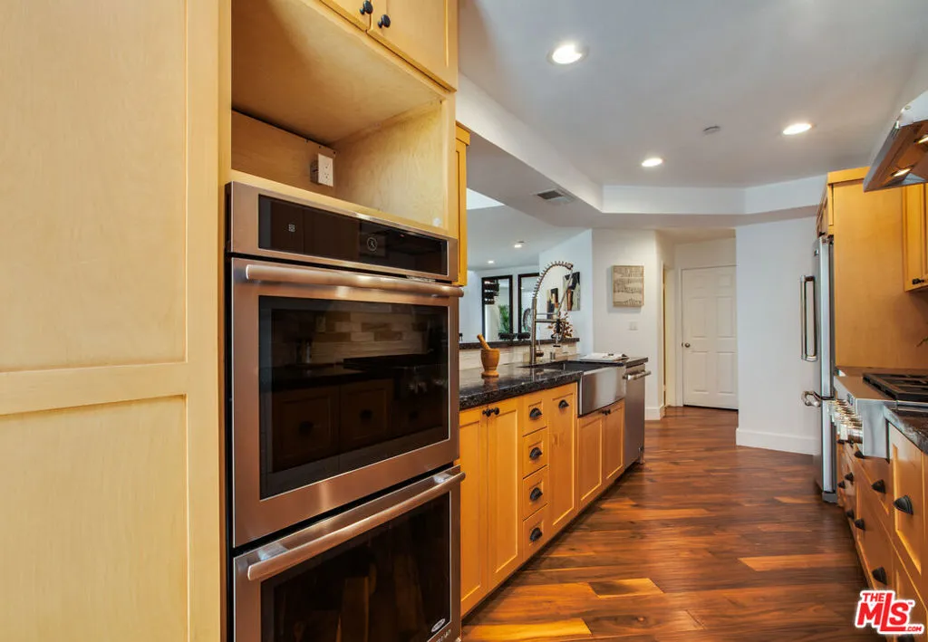 Los Angeles, California 90049, United States, 3 Bedrooms Bedrooms, ,4 BathroomsBathrooms,Residential,Active,184613