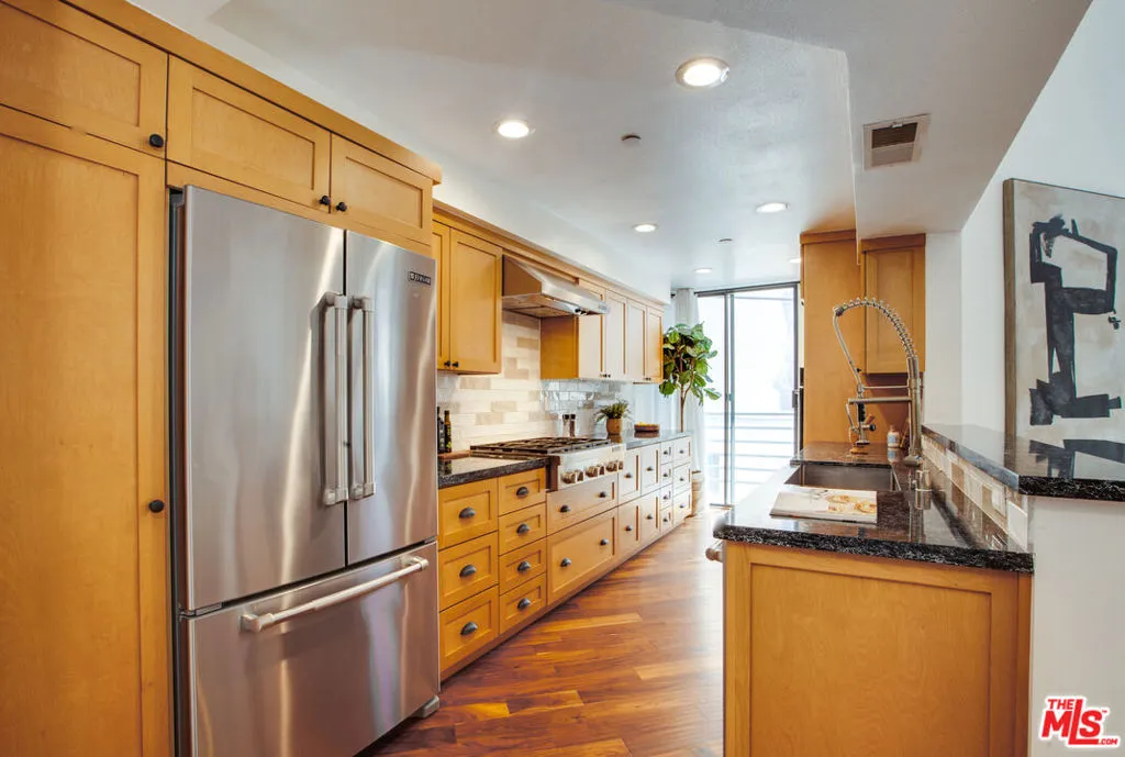 Los Angeles, California 90049, United States, 3 Bedrooms Bedrooms, ,4 BathroomsBathrooms,Residential,Active,184613