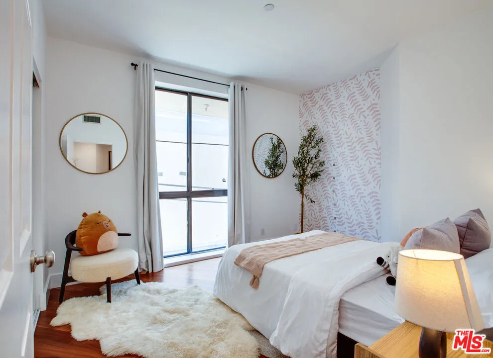 Los Angeles, California 90049, United States, 3 Bedrooms Bedrooms, ,4 BathroomsBathrooms,Residential,Active,184613