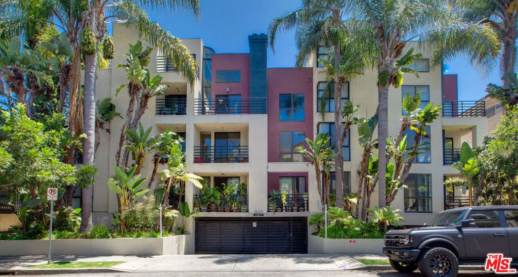 Photo of 12000 Goshen Avenue #107, Los Angeles, CA 90049 (MLS # 25573647)