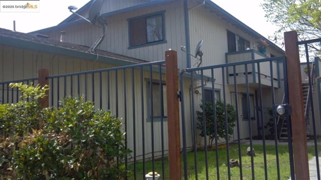 2 bedroom one bath Apply with RentSpree https://apply.link/7p-hFUs