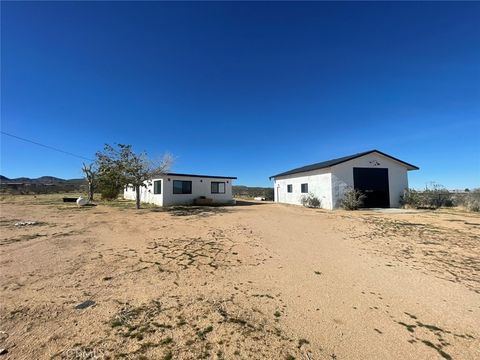 Photo of 2288 Yetters Ln, Landers, CA 92285 (MLS # SW26003815)